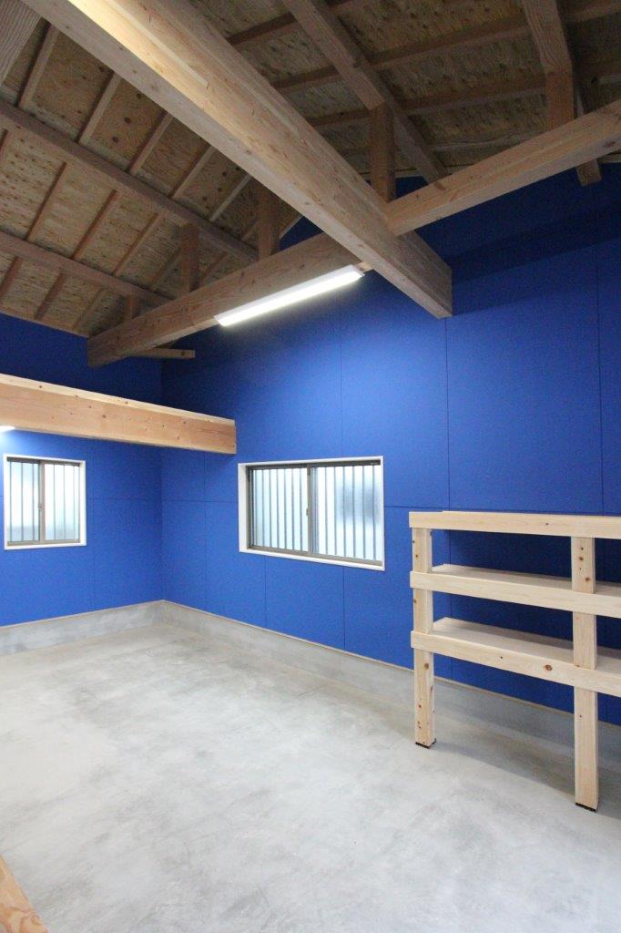 岩倉市　y様　青い壁の倉庫　木造在来工法